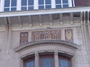 Owls in a facade in Avenue Molière